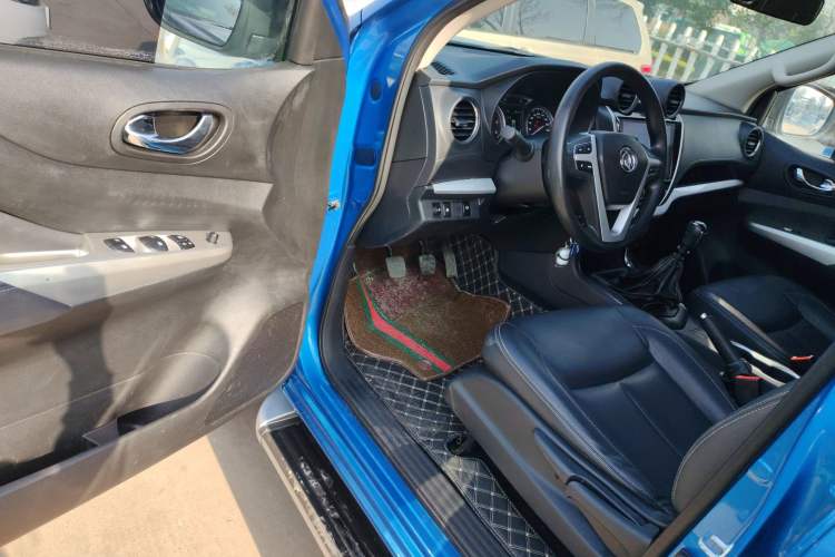 Used Dongfeng Ruichi 6 2023 Revised Version 2.3T Manual Two-Wheel Drive Diesel Standard Trim with Long Cargo Bed
