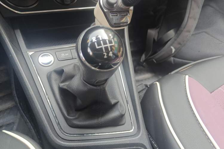 Used Volkswagen Lavida 2017 1.6L Manual Comfort Edition Gear Lever