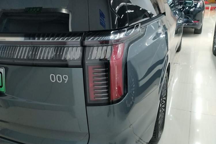 Used Zeekr 009 2024 Six-Seat Executive Version 4WD 108 kWh
