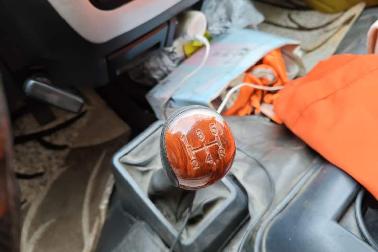 Used Golden Dragon Hiace 2010 2.8T Standard-Height Advanced Version GW2.8TC-2 Gear Lever