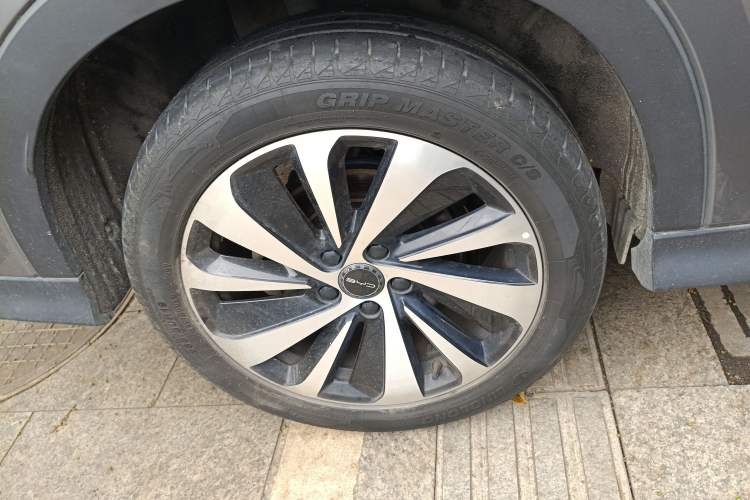 Used BYD Song PLUS New Energy 2023 Champion Edition DM-i 110KM Flagship Model Right Rear Wheel Hub