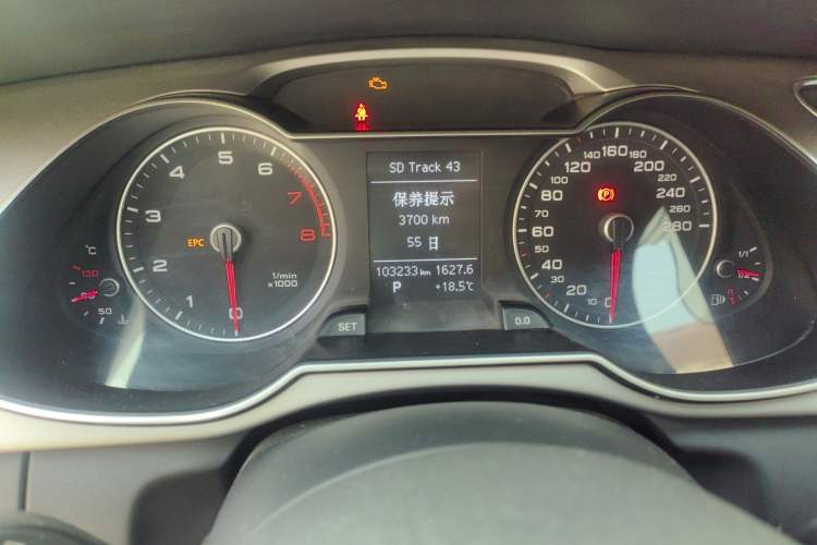 Used Audi A4L 2013 35 TFSI Automatic Standard Model Odometer Close Up