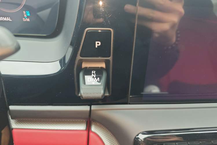 Used Porsche Panamera 2024 Panamera 4 Executive Long Wheelbase 2.9T Gear Lever