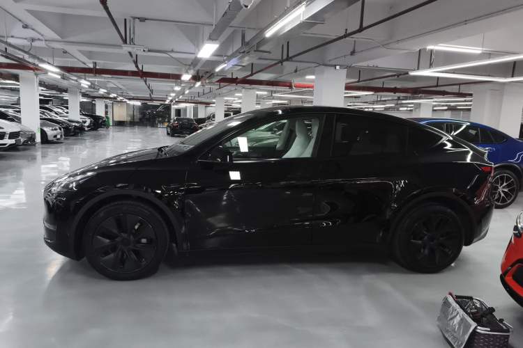 Used Tesla Model Y 2023 Long-Range All-Wheel-Drive Version