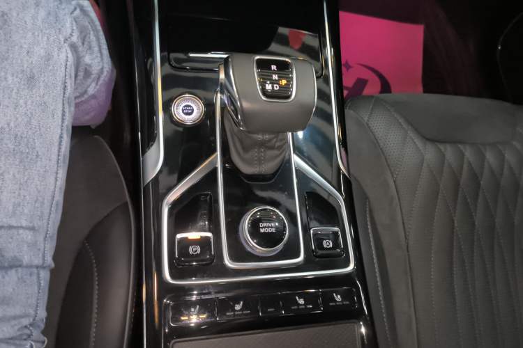 Used Hongqi HS5 2022 Revised Version 2.0T Smart Connect Flagship Edition Gear Lever