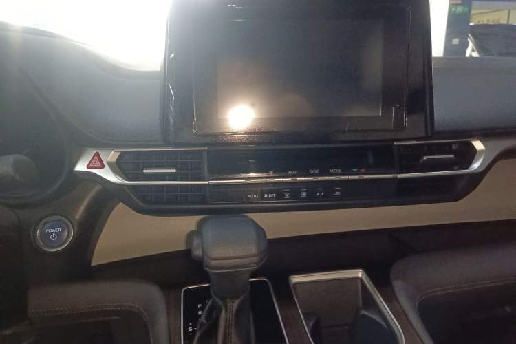 Used Toyota SIENNA 2023 2.5L Hybrid Comfort Edition Audio And AC Panel