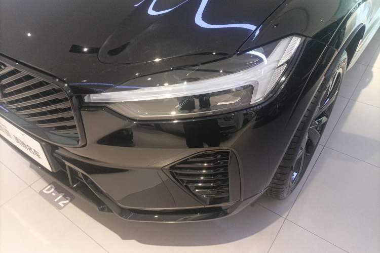 Used Volvo XC60 2026 B5 4x4 Smart Range Extreme Night Black Edition Left Front Headlight
