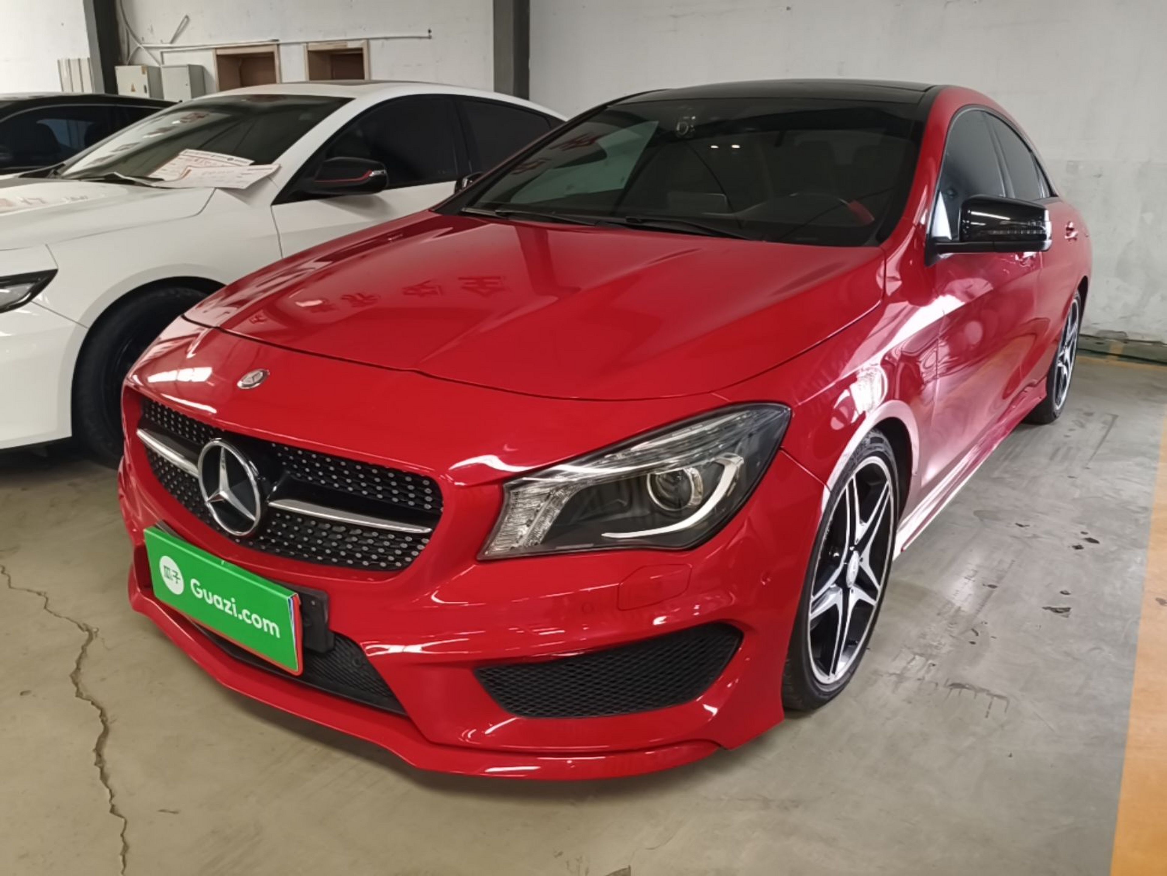 Unter der Vorderseite des Autos