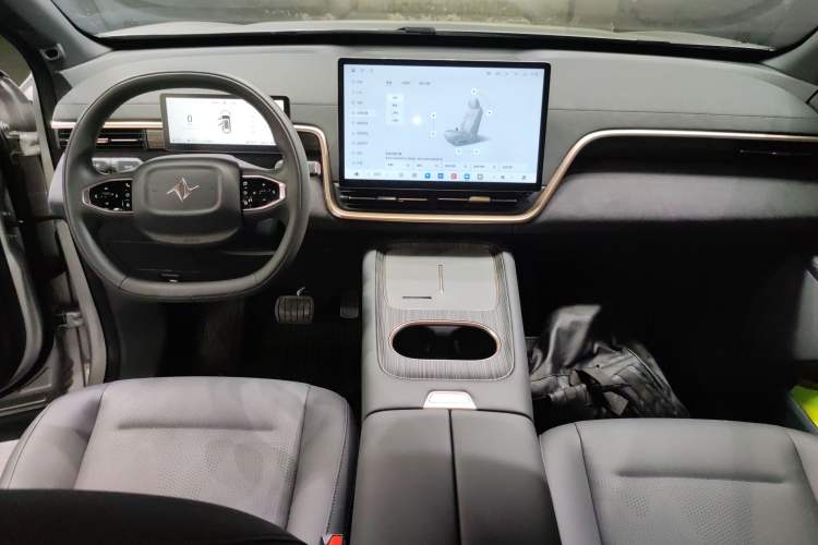 Used Dongfeng eπ eπ008 2024 210Max Range-Extended Version 6 Seats Center Console