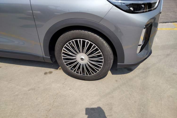 Used Chery Tiggo 8 L 2024 2.0T Two-Wheel Drive Prestige Version 5 Seats Right Front Wheel Hub