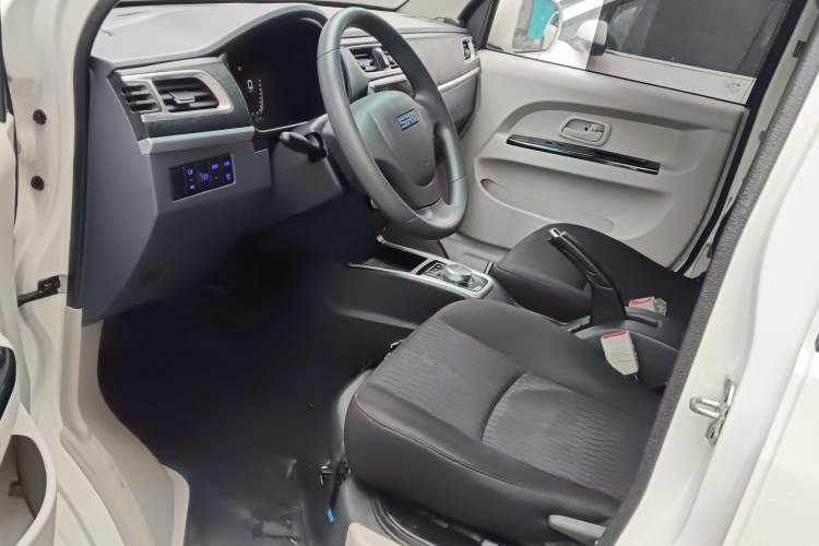 Used SRM Haoyun 2025 Launch Edition Farady 42.3 kWh 305 km 6 seats
