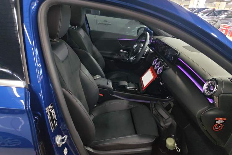 Used Mercedes-Benz A-Class 2022 Revised Version A 200 L Sport Sedan Fashionable Style Right Front Seat