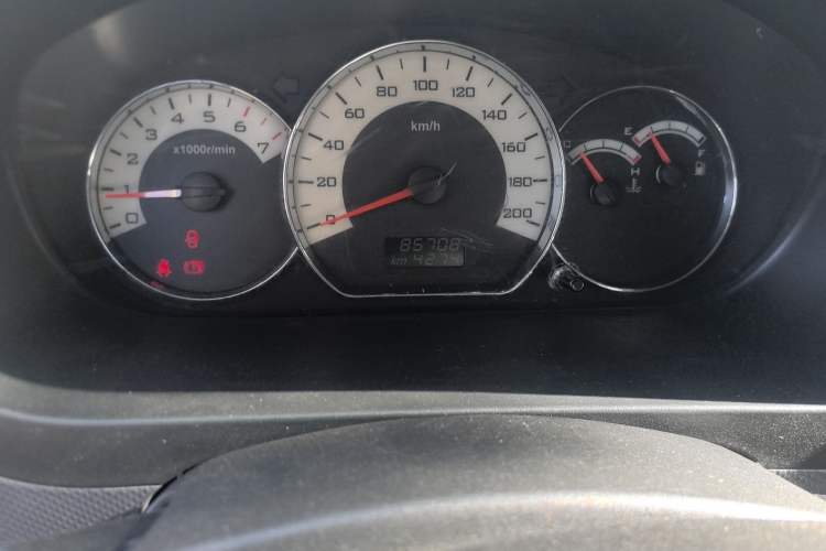 Used Wuling Hongguang 2014 1.5L S Luxury Model Odometer Close Up