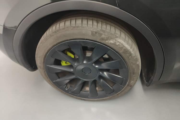 Used Tesla Model Y 2022 Long-Range All-Wheel-Drive Version
