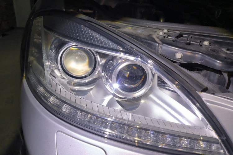 Used Mercedes-Benz S-Class 2011 S 350 L CGI Right Front Headlight