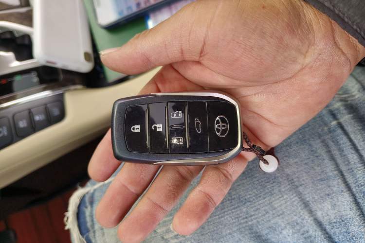 Used Toyota Vellfire 2021 Crown Dual-Engine 2.5L HV Supreme Edition
