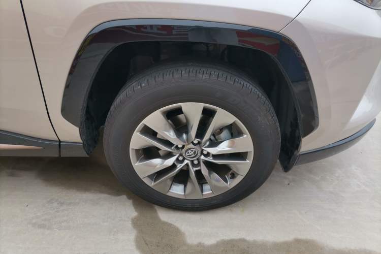 Used Toyota Wildlander 2024 2.0L CVT Two-Wheel Drive Urban Edition Right Front Wheel Hub