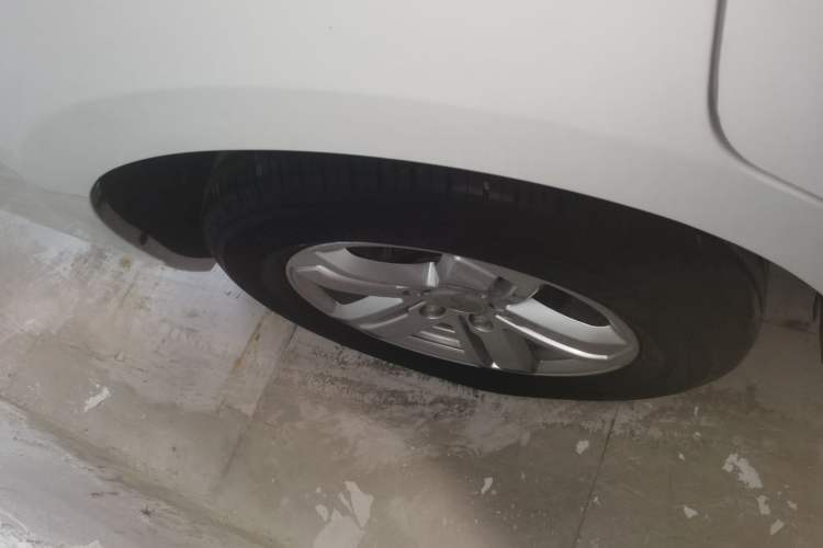 Used Wuling Hongguang PLUS 2019 1.5T Manual Comfort Version 7 Seats Right Rear Wheel Hub