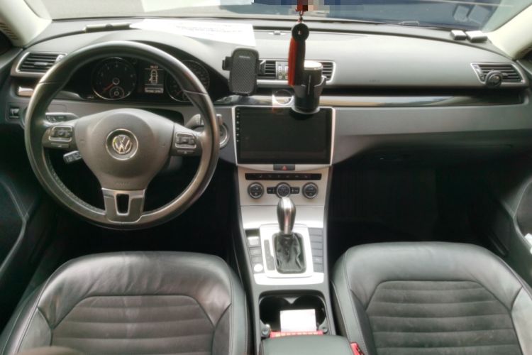 Used Volkswagen Magotan 2015 Facelift 1.8TSI Luxury Model Center Console