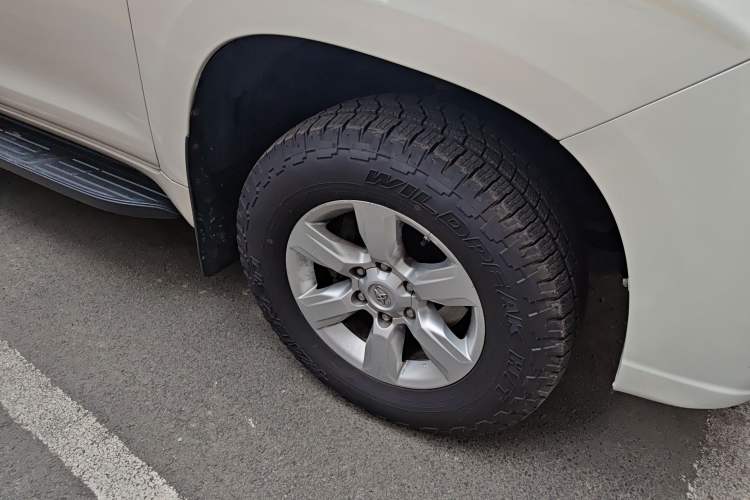 Used Toyota Prado 2014 2.7L Automatic Standard Edition Right Front Wheel Hub