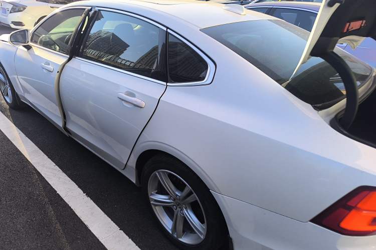 Used Volvo S90 2018 T4 Zhiyuan Edition
