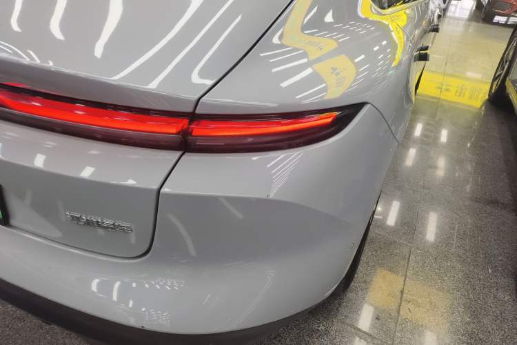 Used Nio ET5 2022 75 kWh Right Rear Taillight