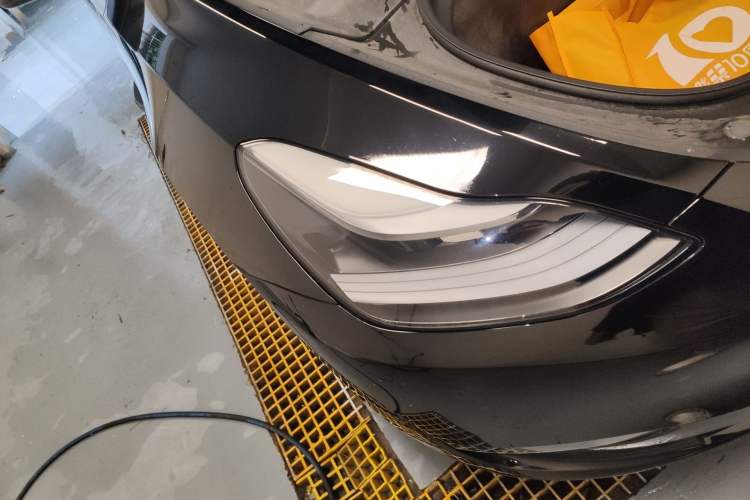 Used Tesla Model Y 2021 Standard Range Rear-Wheel Drive Version Right Front Headlight