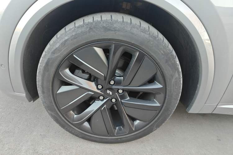 Used Li Auto L8 2023 Pro Model
