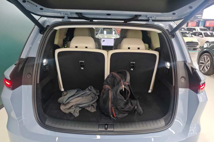 Used Li Auto i8 2025 Model Standard Version Trunk