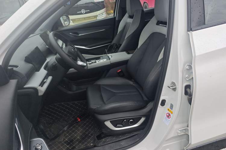 Used CHANGAN CS75 PLUS 2026 Model, Smart Champion Edition 1.5T New Blue Whale Smart Navigation Version
