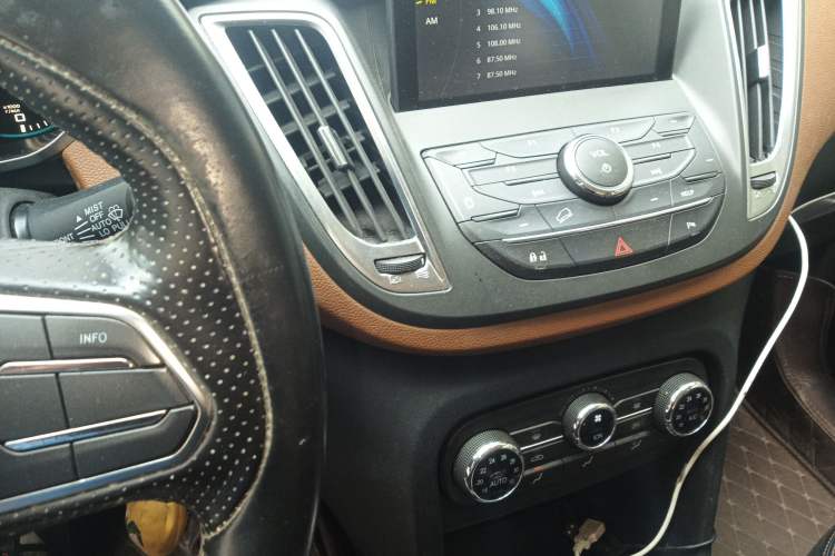 Used Soueast DX7 2015 1.5T Manual Luxury Model
