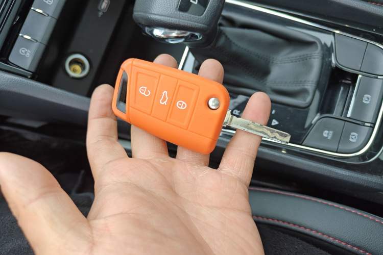 Used Skoda Karoq 2022 TSI280 Luxury Edition Interior 1