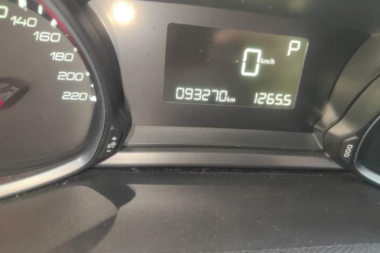 Used Peugeot 308S 2015 1.6T Automatic Jingchi Edition Odometer Close Up