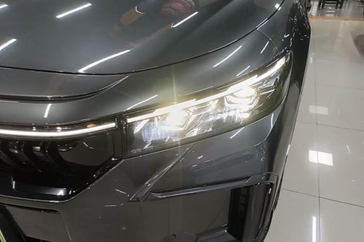 Used VOYAH FREE 2025 318 318 km Rear-Drive Touring Edition