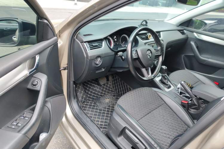 Used Skoda Octavia 2018 TSI280 DSG Luxury Edition Driver Seat