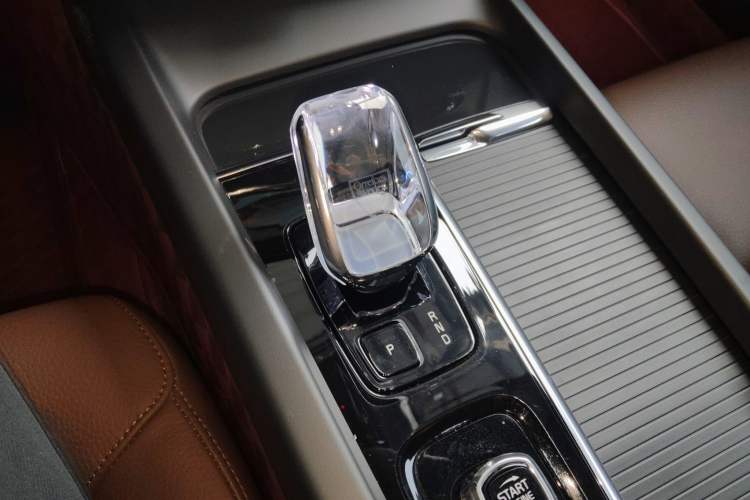 Used Volvo S60 2024 B4 Zhiyi Luxury Edition Gear Lever
