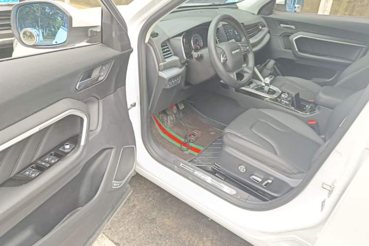 Used Haval H6 2017 Red Label 2.0T Automatic Two-Wheel Drive ZhiShang Model