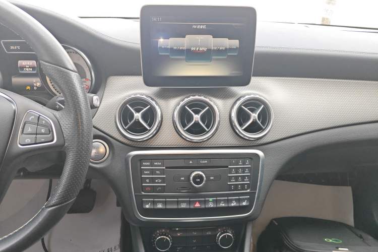 Used Mercedes-Benz GLA 2016 GLA 220 4MATIC Fashion Edition Audio And AC Panel