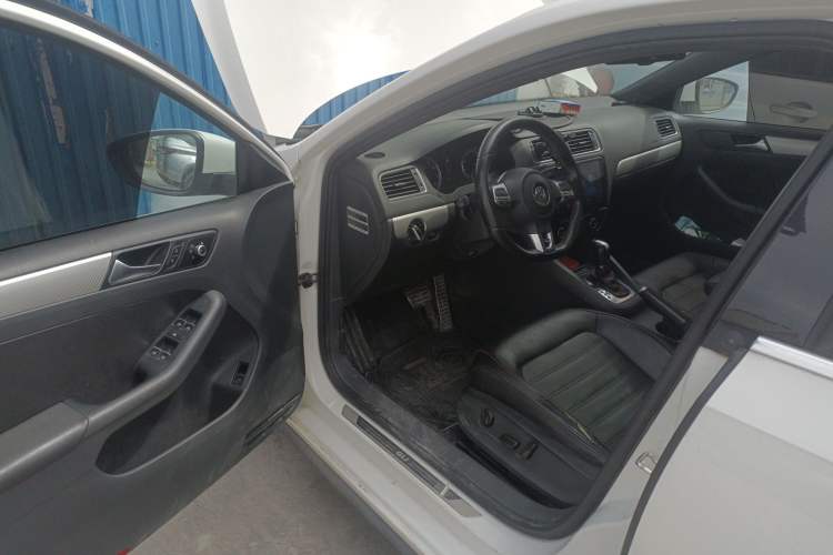 Used Volkswagen Sagitar 2013 2.0 TSI GLI Driver Seat