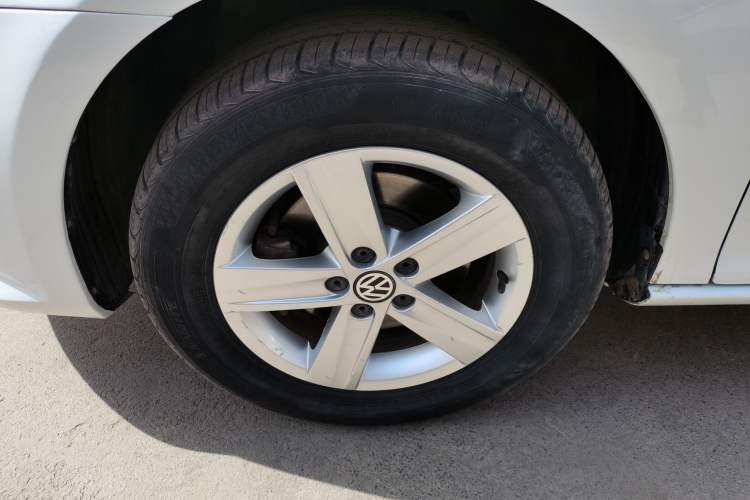 Used Volkswagen Bora 2014 1.6L Automatic Fashion Model Left Front Wheel Hub