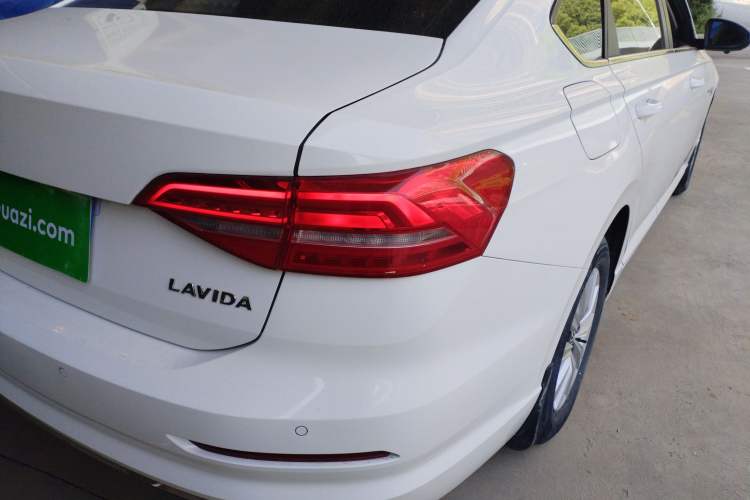 Used Volkswagen Lavida 2019 1.5L Automatic Fashion Edition China VI Exterior 3