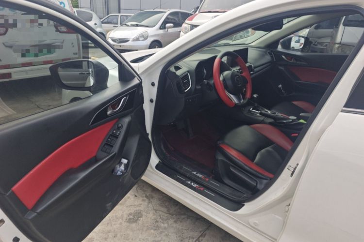 Used Mazda 3 Axela 2016 Sedan 1.5L Automatic Comfort Model