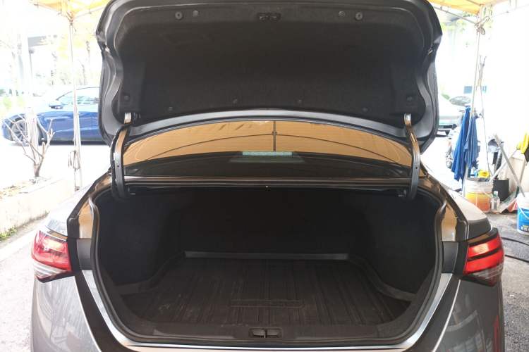 Used Nissan Sylphy 2026 Model 1.6L CVT Genuine Edition Trunk