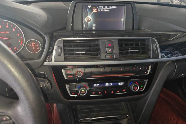 Used BMW 3 Series 2017 320Li Fashion Model Audio And AC Panel