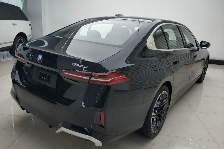 Used BMW 5 Series 2025 530Li Luxury Edition M Sport Package Rear Right 45 Deg