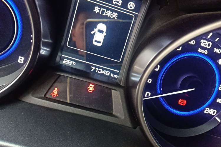 Used CHANGAN Eado 2016 1.6L Automatic Junku Model Odometer Close Up