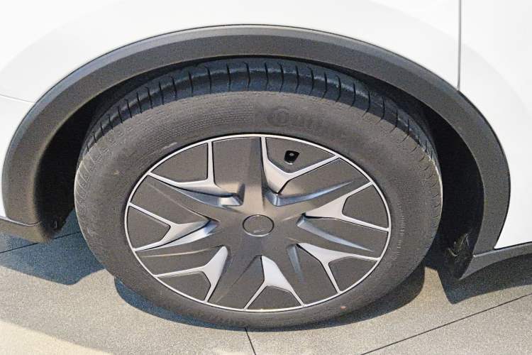 Used Tesla Model Y L 2025 Model Long-Range All-Wheel-Drive Version