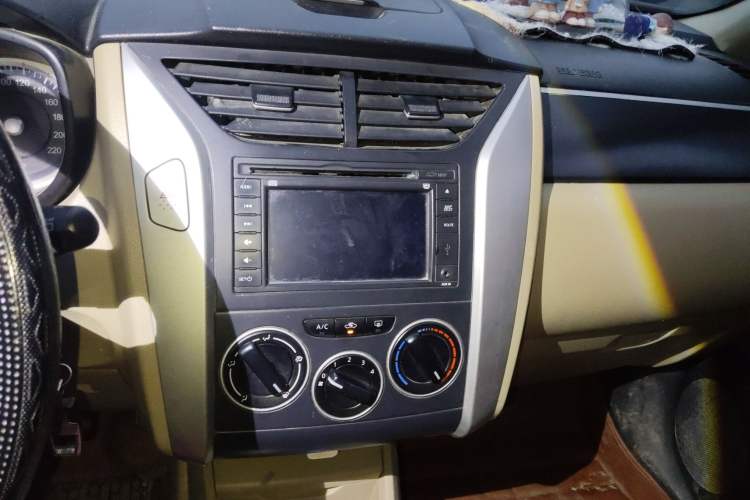 Used Venucia R50 2013 1.6L Manual Luxury Edition