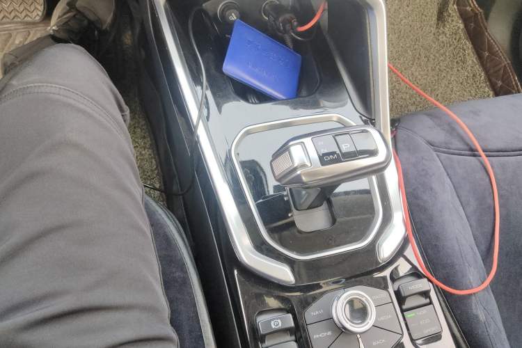 Used Haval H6 2017 Red Label 2.0T Automatic Two-Wheel Drive ZhiShang Model
