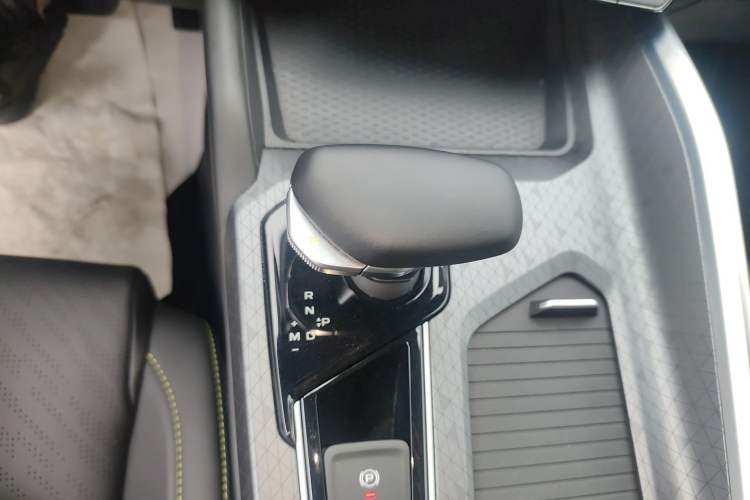 Used Geely Auto Preface 2023 1.5TD Fuyao Version Gear Lever